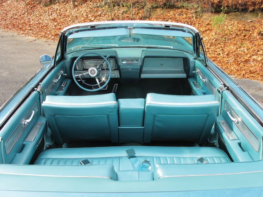 Интерьер Lincoln Continental Convertible (74A) 1961 года  (фото 25 из 30)